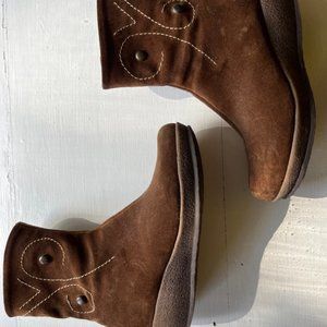 La Canadienne brown suede zip low ankle boots. Wedge crepe heel, sz 8 #14857